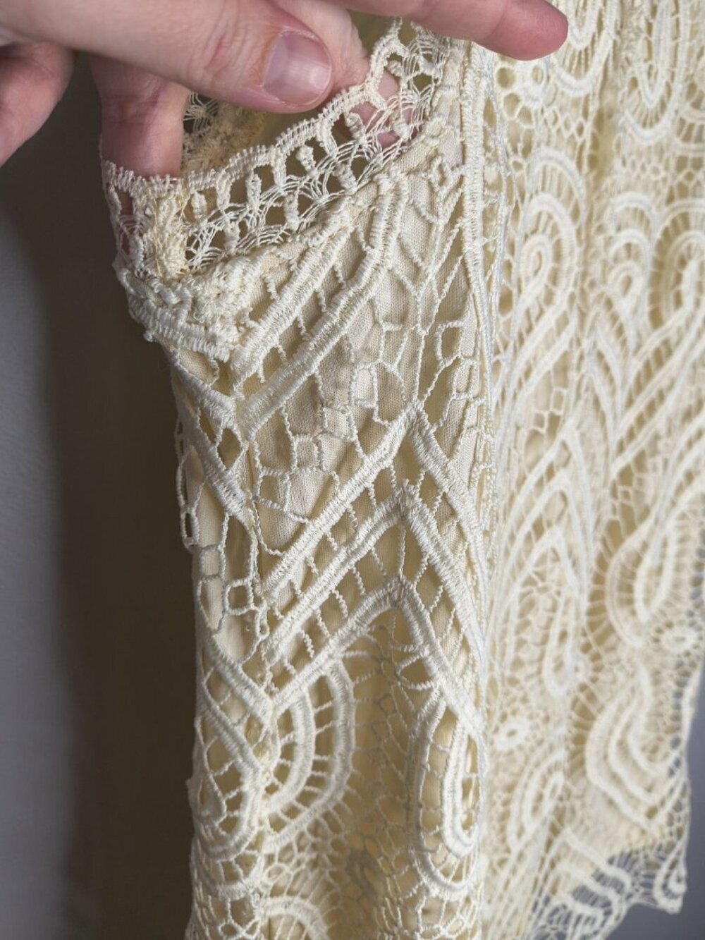 Adiva Beige Halter Top Tank Crochet Lace Lined Interior Size Medium Keyhole Back - Picture 2 of 11